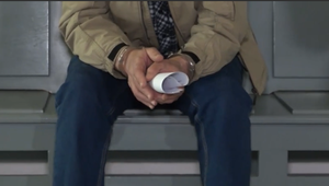 Muža podozrivého z vraždy svojej manželky vzali do väzby. Ten vinu popiera