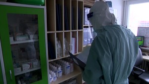 Počet pozitívnych PCR testov na COVID stúpa, vrchol zrejme dosiahneme ešte počas prázdnin