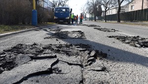 Katastrofálny stav ciest pod Tatrami: Šoféri bojujú podpismi