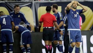 Lavezzi si pri škaredom páde zlomil ruku. Finále bez neho