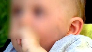 Zbitého a dohryzeného deväťmesačného Adama vyšetril súdny znalec