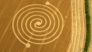 Večné tajomstvo kruhov v obilí. Mimozemšťania či ľudia?