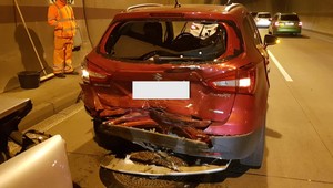 Zrážka šiestich vozidiel paralyzovala dopravu v Bratislave. Tvorili sa hodinové kolóny