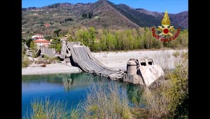 Aby toho nebolo málo, v Taliansku spadol do rieky most