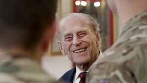 Komplikácie okolo účasti Harryho na pohrebe princa Philipa! Ako sa k tomu postaví kráľovná?