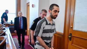 Nové obvinenia pre útočníka na Salmana Rushdieho: Hadi Matar čelí doživotnému trestu
