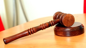 Za zranenie nákupným vozíkom zažalovala nákupné centrum. Vysúdila viac ako 38 miliónov eur