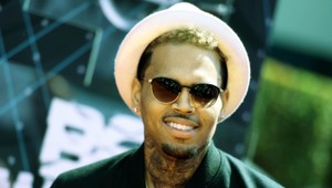 Chris Brown uviazol na Filipínach! Nemôže odletieť