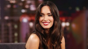 Rodinná idylka: Megan Fox sa vrátila k manželovi a synom oblieka šaty
