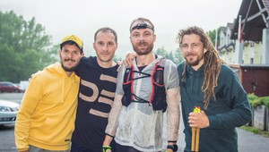 Príbeh štyroch kamarátov, ktorí bežali, aby POMOHLI