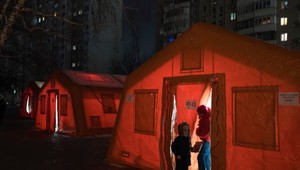 1423. deň na Ukrajine: Kyjev opäť pod paľbou, situácia s energiou kritická