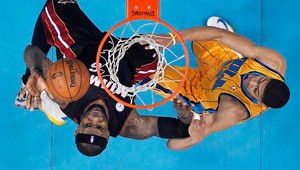 NBA: LeBron oprášil trojky, Smith stredoškolské časy