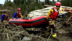Záchranári vyťahujú z bahna ďalšie mŕtvoly, nádej zomiera