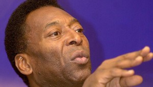 Pele kráča s dobou, založil si konto na sociálnej sieti