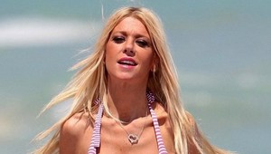 Hrozí jej smrť vyhladovaním? Herečka sa vyzliekla do plaviek a všetkých vystrašila!