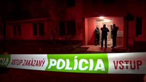 Tragédia v Novej Dubnici: V byte našli telo muža, mal mať bodné rany na hrudníku