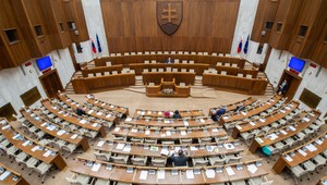 Zákaz nedeľného predaja v parlamente: SaS spustila petíciu, obchodníci upozorňujú na úskalia zákona