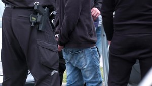 Chcel zarobiť a tak predával slonie kly. Mladíka chytili policajti pred nákupným centrom