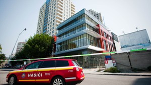 V Bratislave sa zrútila budova, v zemi ostal kráter