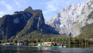 Tínedžerka našla pri kúpaní v jazere polkilovú zlatú tehlu