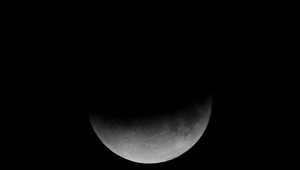 Astronauti po sebe na Mesiaci nechali skládku: Váľajú sa tu topánky či golfové loptičky