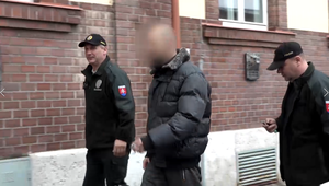 Manželku udrel tyčou a vyhrážal sa jej vraždou v spánku