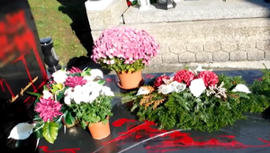 Polícia chytila podozrivého vandala, ktorý zničil hrob farbou: Malo ísť o 80-ročného muža
