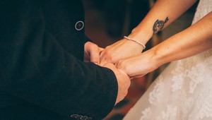 Každá nevesta túži vyniknúť, no ju by ste neprehliadli ani z diaľky: Páči sa vám jej štýl?