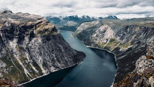 Úžasný objav v podzemí Nórska: 2000 rokov starý runový kameň z doby železnej