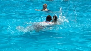 V teple neskáčte do studenej vody! Zabiť vás môže už teplotný rozdiel 10 stupňov!