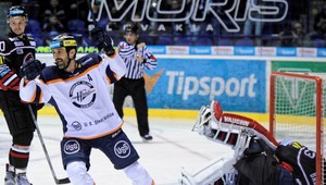 Prvé extraligové zápasy zaň, posledné Bartošove proti Martinu