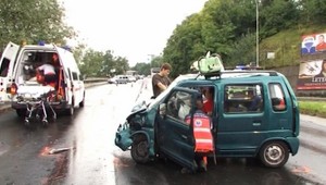 Nešťastná havária! Matka vyletela s bábätkom zadným oknom