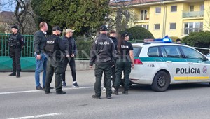 Konflikt prerástol do násilia: Útočník bodol 23-ročného muža do krku