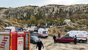 V obľúbenej turistickej oblasti Turecka sa zrútila skalná veža. Zahynuli dvaja ľudia