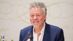 Legendárny Paul Young už dnes roztancuje Ples v opere