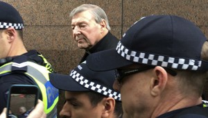 Kardinál Pell sa postavil pred súd v prípade sexuálneho zneužívania