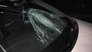 Mladý vodič zrazil dve tínedžerky na priechode pre chodcov, tvrdí, že ho oslepilo iné auto