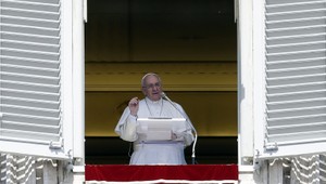 Pápež František sa opäť ukázal! Spovedal sa medzi veriacimi