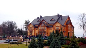 Zlaté kohútiky, črepník z krokodíla aj súkromné kino: Ako dopadol palác Janukovyča?