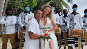 Najväčšia česká hviezda filmov pre dospelých opäť v chomúte! Romantika na Maldivách!