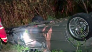 Po náraze letelo auto vzduchom vyše 20 metrov