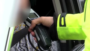 Mal dohliadať na dodržiavanie zákona, pritom on sám zákon porušil. Policajt poznal trest za šoférovanie pod vplyvom