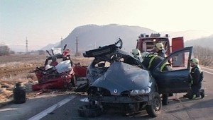 Čelná zrážka dvoch áut bola smrteľná