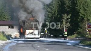 Autobus zhorel do tla. Cestujúci utiekli pred plameňmi
