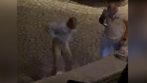 Doplatí Weiss na svoje výstrelky? Aký trest ho čaká za močenie na verejnosti?