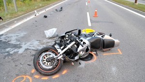 Motorkár (34) narazil do kamióna, ťažko sa zranil...