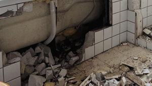 Žilková uprostred trosiek! Jej syn roztrieskal kúpeľnu kladivom!