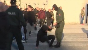 Policajti museli zasahovať pred zápasom s Maďarskom. Použili aj paralyzér