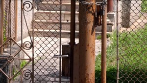 Miesto letnej brigády tínedžeri kradli. Úlovok odniesli do zberných surovín