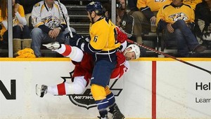 Weber za faul na Zetterberga zaplatí pokutu, dištanc ho nečaká